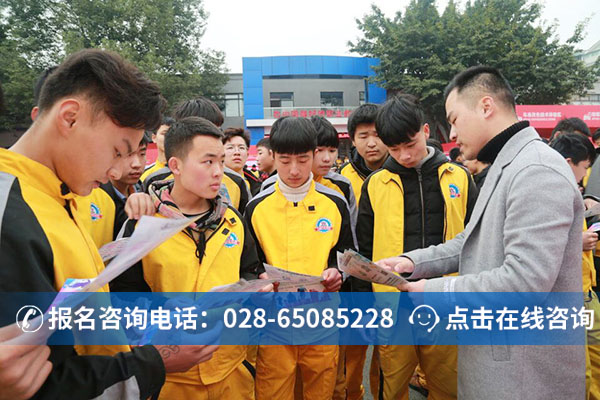 汽车招聘会折射新趋势